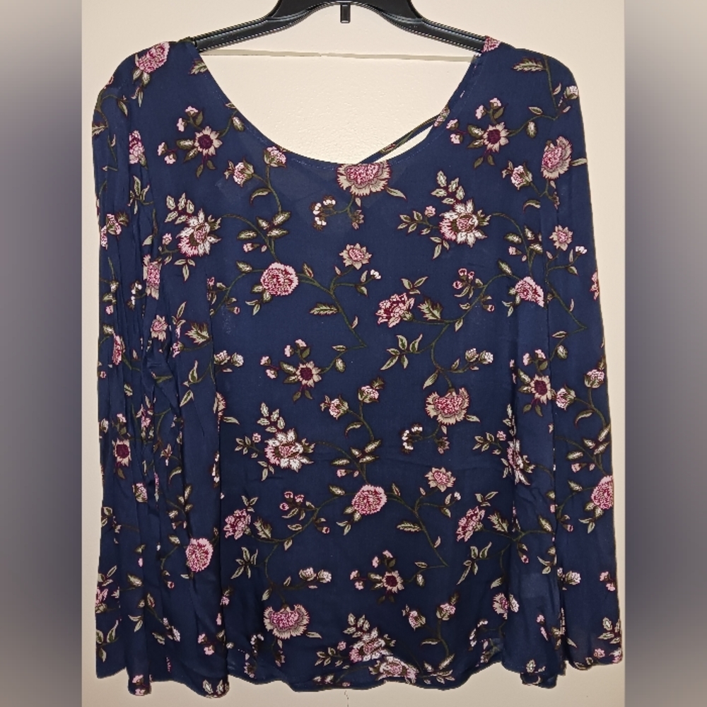Faded Glory women's peasant top.